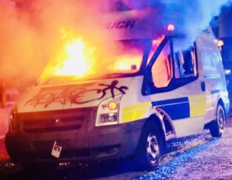 9f03ea29 a665 403b 9050 3d1a1a034ca4 4 5005 c w394